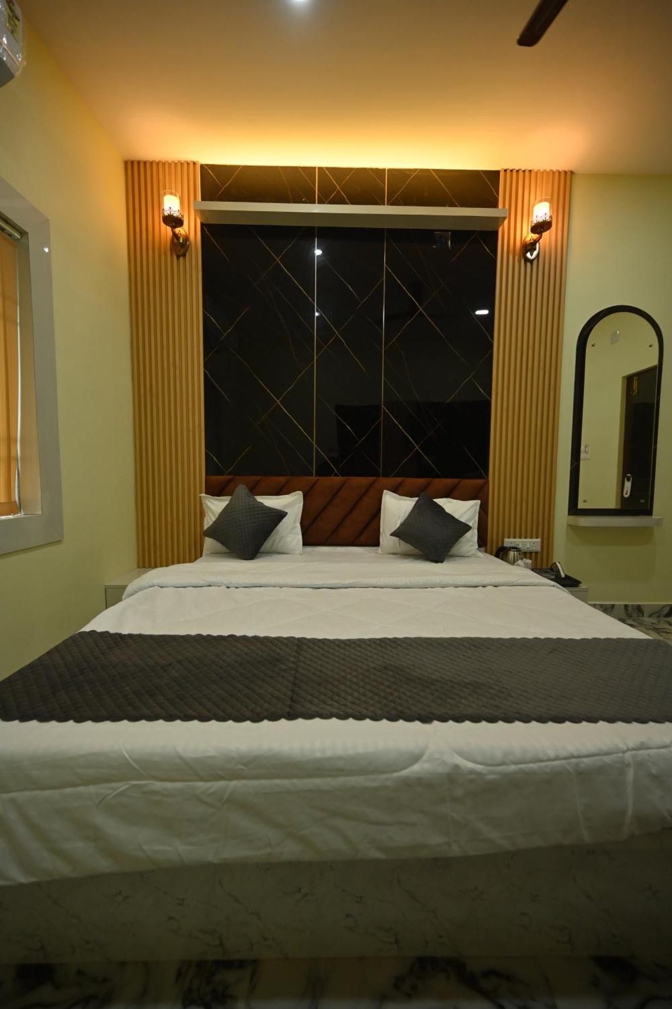 Hotel The Vintage Plaza Baripada Exterior foto